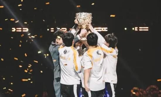 Meiko 加入 Weibo Gaming ， Tian 加入 LNG Esports ， CRISP GALA JIEJIE 加入 Invictus Gaming 。